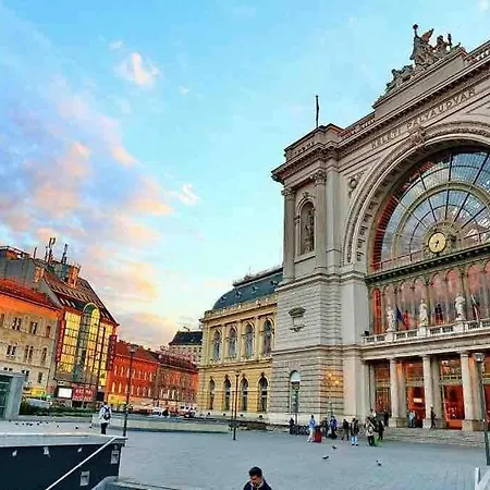 Keleti Palyaudvar Train Station-home Budapeşte