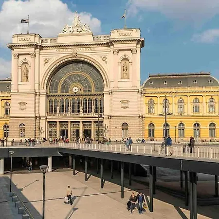 Διαμέρισμα Keleti Palyaudvar Train Station-home *
